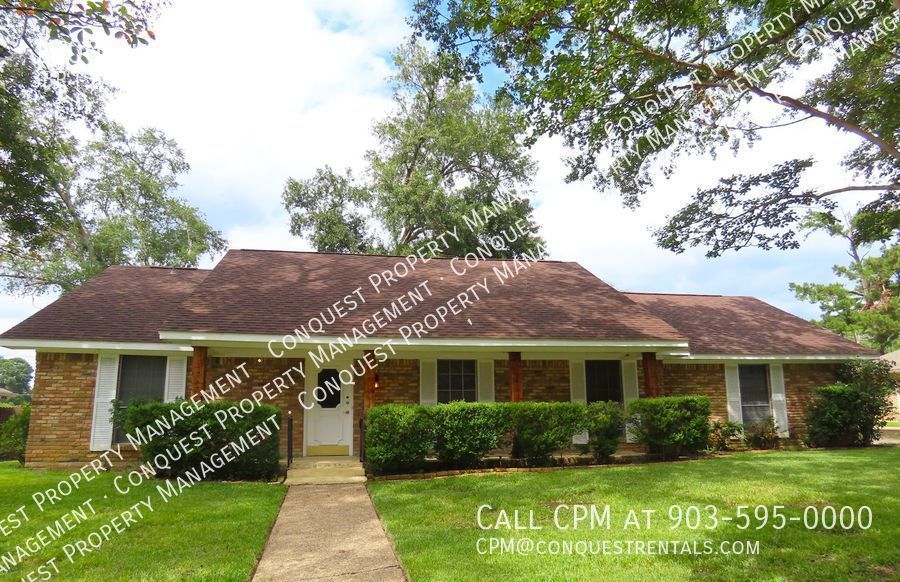 South Tyler! Beautiful, Spacious 3 Bedroom, 2 Bath House